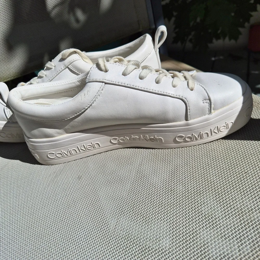 Calvin Klein White Leather Platform Sneakers Embossed Logo Low Top Y2K Preppy